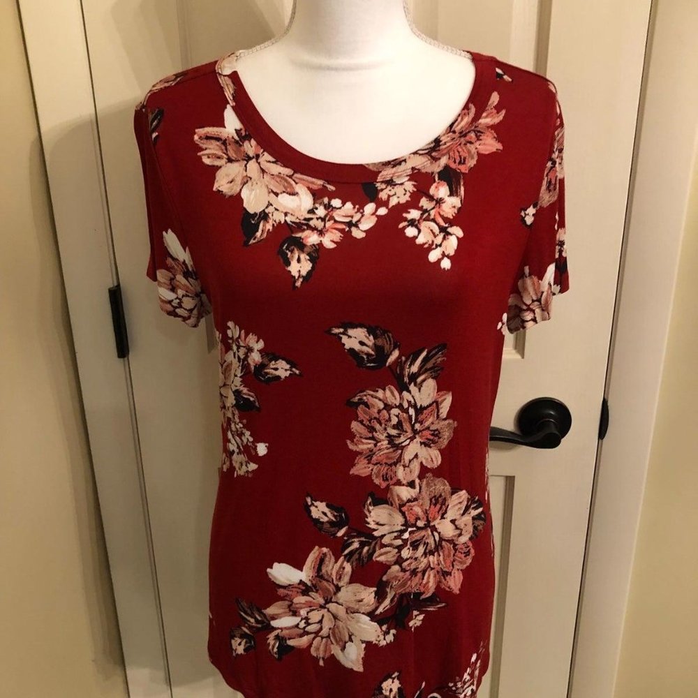 Maurices Red Floral Top NWOT Size Medium
